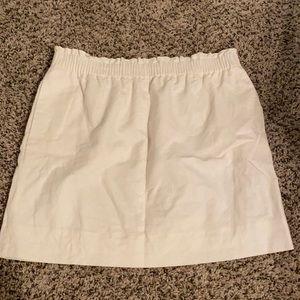 White skirt with elastic waistband